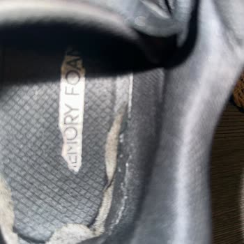 Skechers Ayakkabının İç Kısmında 4 Ayda Yırtıklar Oluştu