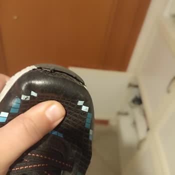 Kalitesiz Ayakkabı Ve İletişim Eksikliği