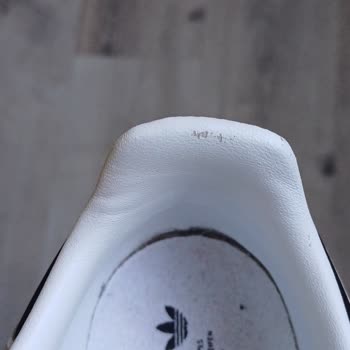 Adidas Ayakkabıda Beklenmedik Soyulma Ve Müşteri Hizmetleri Sorunu