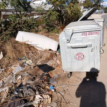 Atatürk Mahallesi'nde Çöp Sorunu Ve Belediye İhmali