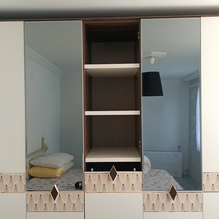 Kırık Gardırop Kapak Sorunu
