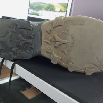 Salomon Shoes Show Early Wear and Leak – Requesting Warranty Support