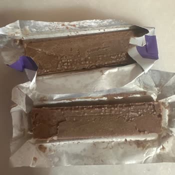 Milka Milkinis Chocolate from Migros Had Spoiled, White Bubbles