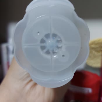 Rexona Clinical Deodorant Caused Irritation and Leaked Oil