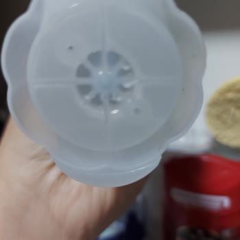 Rexona Clinical Deodorant Caused Irritation and Leaked Oil