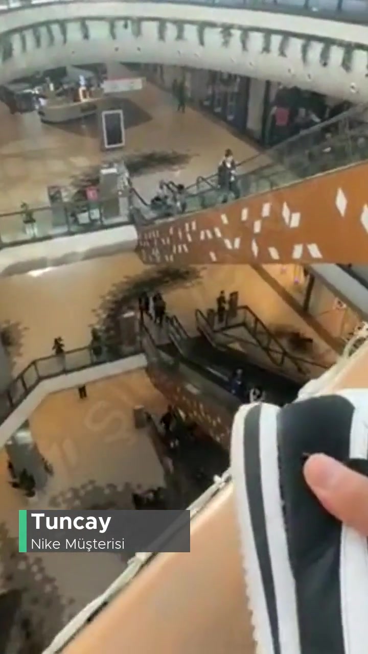 Nike Ayakkabı Topuklarında Açılma! videonun kapak resmi