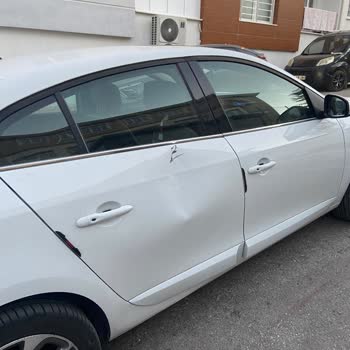 Hatalı Park Edilen Scooter Yüzünden Araç Hasarı