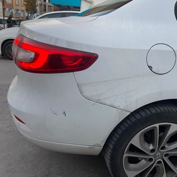 Hatalı Park Edilen Scooter Yüzünden Araç Hasarı