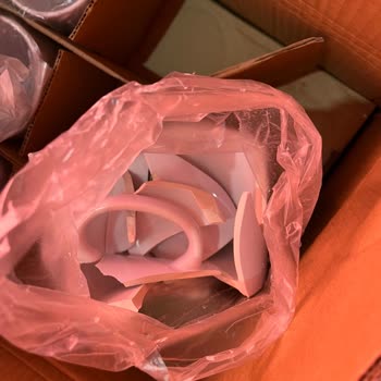 Kırık Bardaklar Ve Sorumluluk Reddi