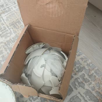 Kırık Yemek Takımı Ve İletişim Sorunu
