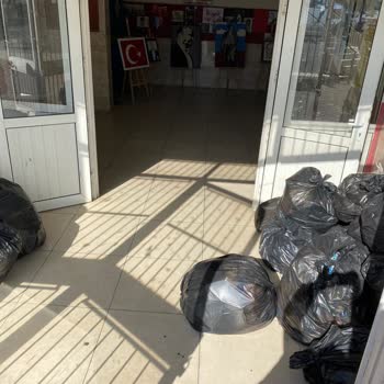 Nazilli Atatürk Anadolu Lisesi'nin Bakımsızlığı Ve Hijyen Sorunu!