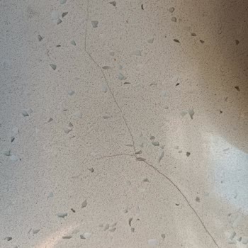 Mutfak Tezgahındaki Çatlak Ve Sararma Sorunu