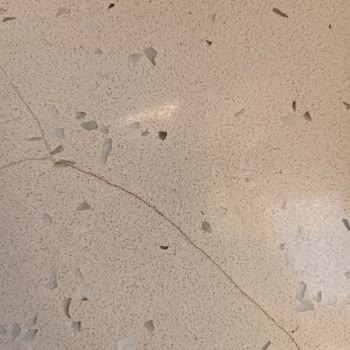 Mutfak Tezgahındaki Çatlak Ve Sararma Sorunu