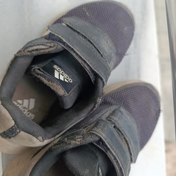 Adidas Çocuk Sneaker'ında Hızlı Yıpranma Ve İnceleme Sorunu