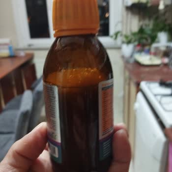 Eczaneden Aldığım Şurup Köpürdü Ve Taştı