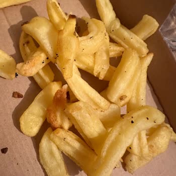 Hayal Kırıklığı Yaratan Pizzada Eksik Malzemeler Ve Yüksek Fiyat