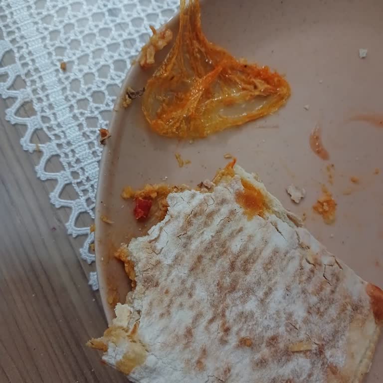 Tost Ürününün İçinden Çıkan Beklenmedik Madde