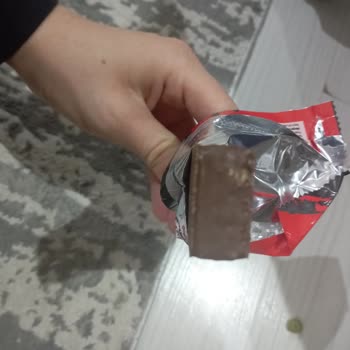 Çikolata Paketinden Kurt Çıktı, Güven Sarsıldı