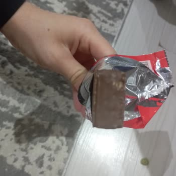 Çikolata Paketinden Kurt Çıktı, Güven Sarsıldı