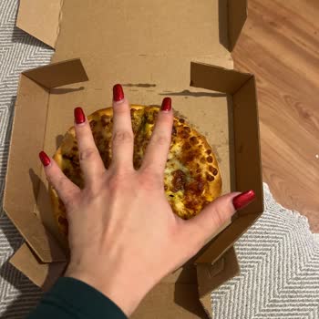 Küçük Boy Pizza Hayal Kırıklığı: Elimden Küçük!