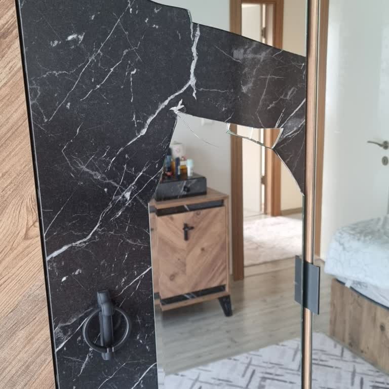 Modalife İle Kırık Ayna Ve Bitmeyen Bekleyiş