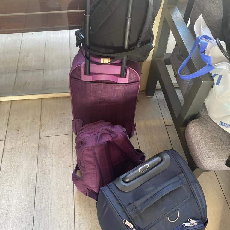 Edirne Erasta AVM'de İlgisizlik Ve Emanet Bölümü Eksikliği