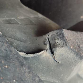 Yeni Traktörün Lastik Sorunu Ve İlgisizlik