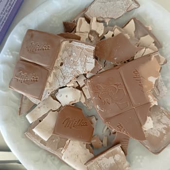 Bozuk Milka Çilek Yoğurt Ürünü