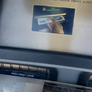 ATM'de Sıkışan Para Ve Yetersiz Destek
