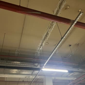 Ankamall Otoparkında Araç Üzerine Dökülen Sıvı Ve İlgisizlik