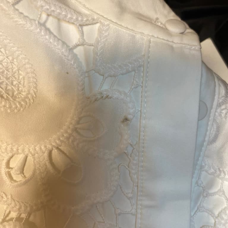 Lekeli Gömlek Ve Yetersiz Hizmet