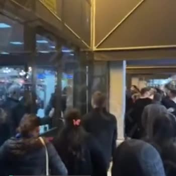 Semicenk Konseri İzdiham İçeri Alınmıyoruz