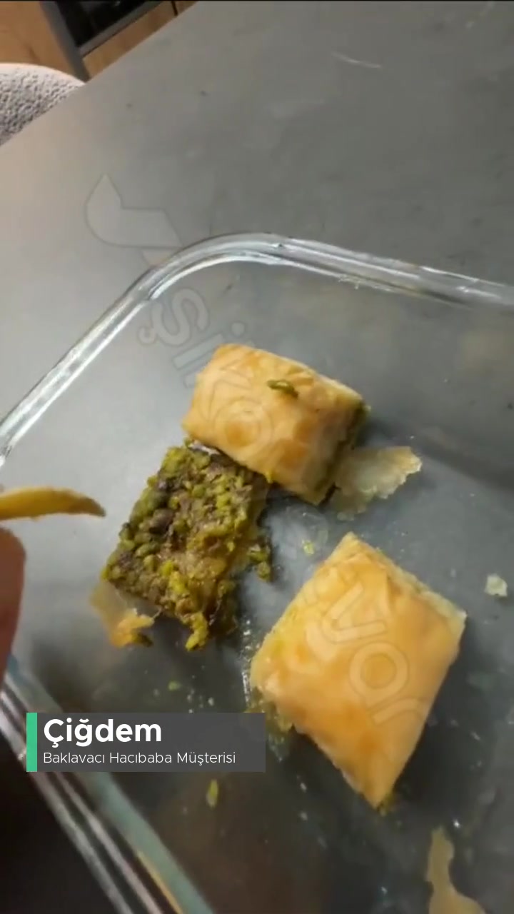 Baklavacı Hacıbaba Baklavadan Çıkan Antep Fıstığı Kabuğu! videonun kapak resmi