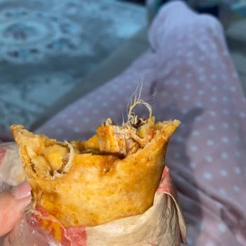 Hey Döner'de Sağlık Tehlikesi: Tavuk Tüyü Şoku!