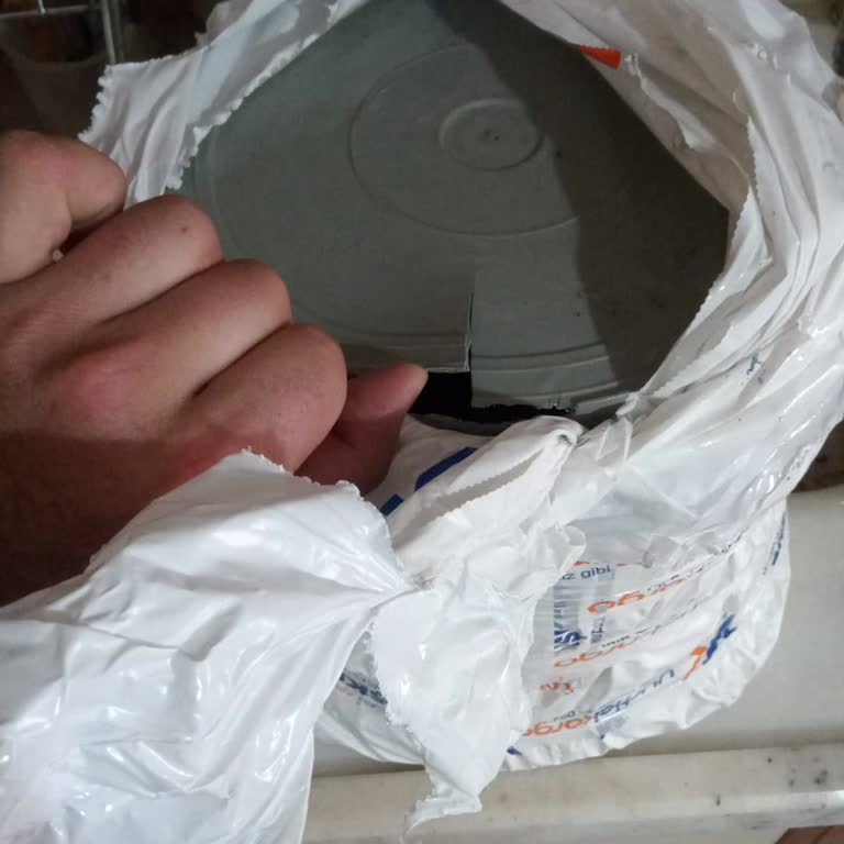 Kırık Zeytin Bidonu Ve Gizli Teslimat Sorunu