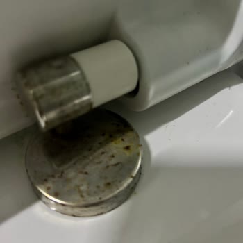 Domestos Ürünü Lavabomda Pas Oluşumuna Sebep Oldu