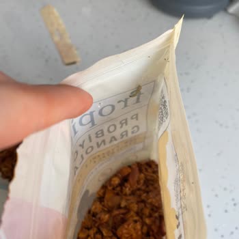 Granola Paketinden Canlı Kurtçuk Çıktı!