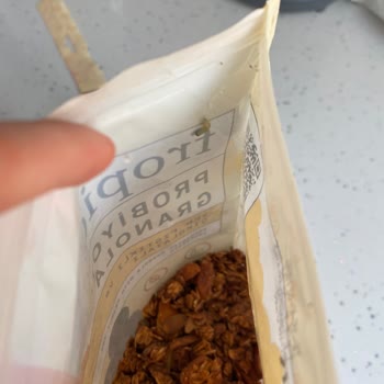 Granola Paketinden Canlı Kurtçuk Çıktı!