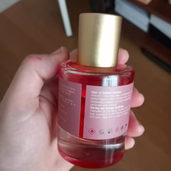 Yanıltıcı Parfüm Deneyimi: Beklentilerin Altında Kalan Ürün