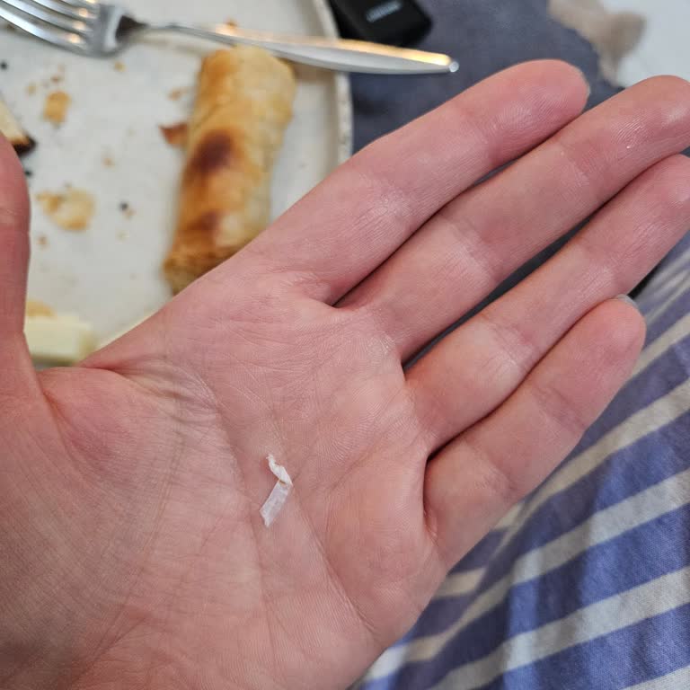 Superfresh Peynirli Rulo Börekten Çıkan Plastik Parça Şoku