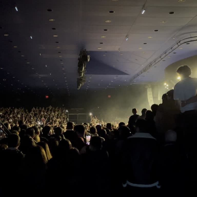 Bostancı Gösteri Merkezi Aşırı Kalabalık Ve Mağduriyet