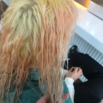 Saç Toneri Beklenmedik Renk Değişimi Yarattı