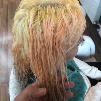 Saç Toneri Beklenmedik Renk Değişimi Yarattı