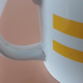 Kırık Hediye Kupası Ve İlgisiz Müşteri Hizmeti Deneyimi