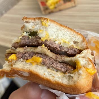 Burger King Köftelerinde Hijyen Sorunu: Hayvan Kılları
