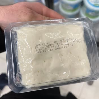 Ünal Peynircilik Hijyen Skandalı: Vakumlu Peynirde Saç!