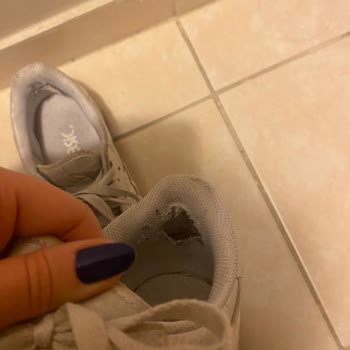 Asics Ayakkabının Kalite Sorunu Ve Beklenmedik Dağılma