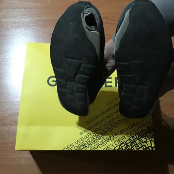 Dayanıklı Olmayan Ayakkabı Ve Kötü Müşteri Hizmeti