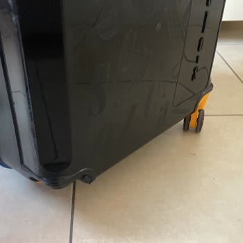 Kırık Valiz Ve Yetersiz Hizmet