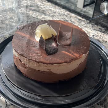 Özsüt İzmir Bahçelievler'den Gelen Yanıltıcı Pasta Siparişi